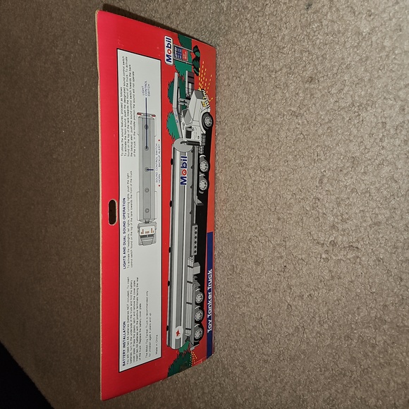 Mobil 1993 Toy Tanker Truck - Picture 3 of 5